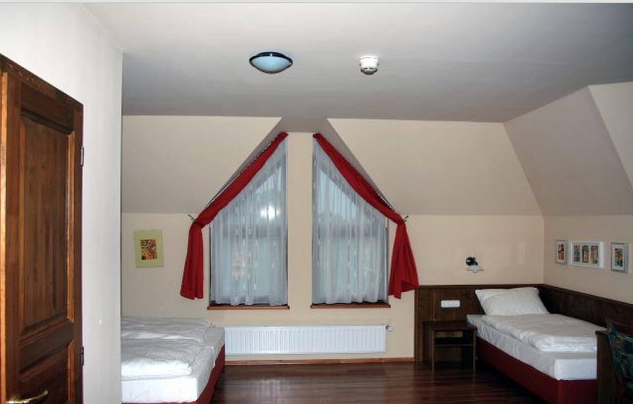 Publo Etterem Es Panzio Bed & Breakfast Csakvar Exterior photo