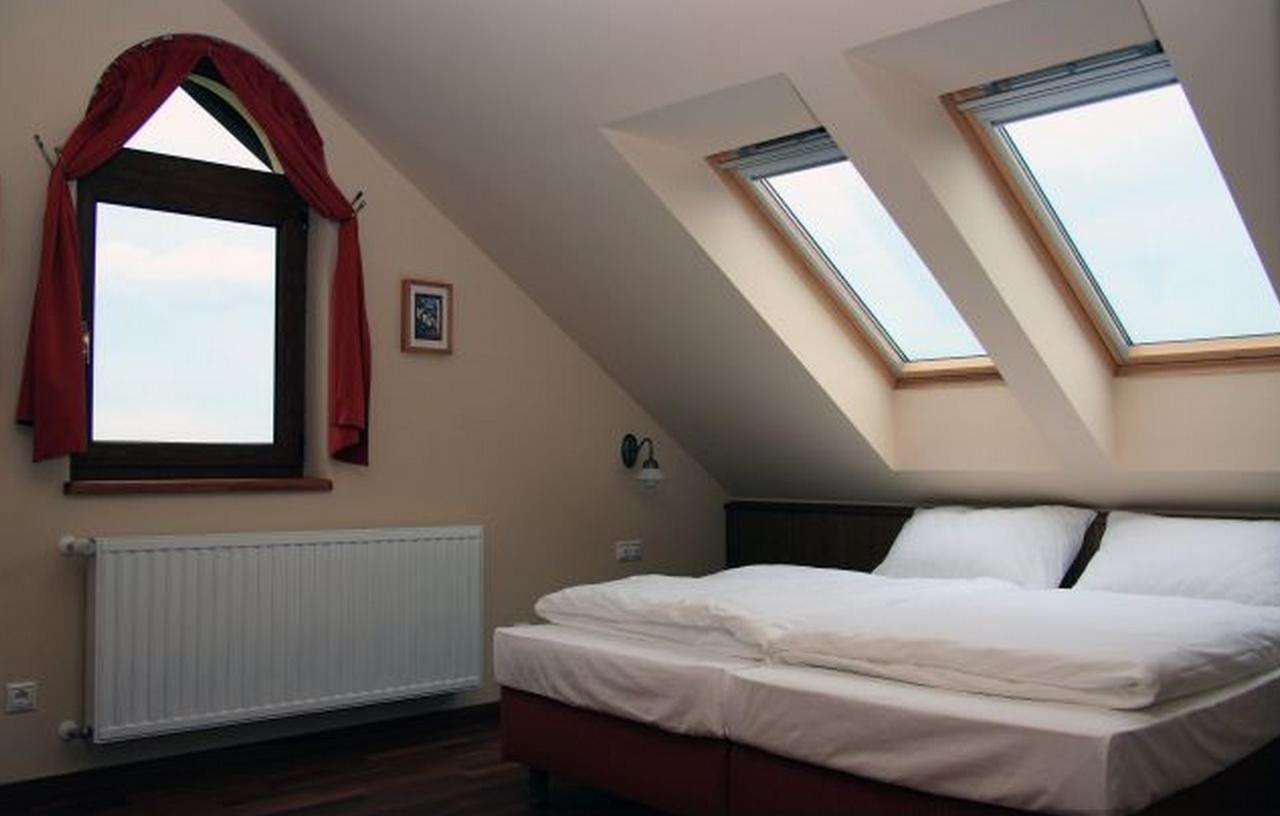 Publo Etterem Es Panzio Bed & Breakfast Csakvar Exterior photo